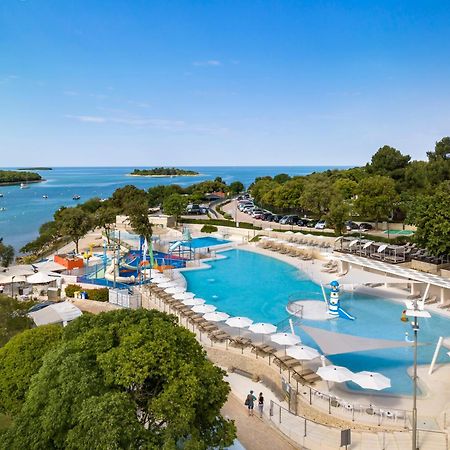 Maistra Camping Vestar Mobile Homes Rovinj Exteriér fotografie The swimming pool at the hotel