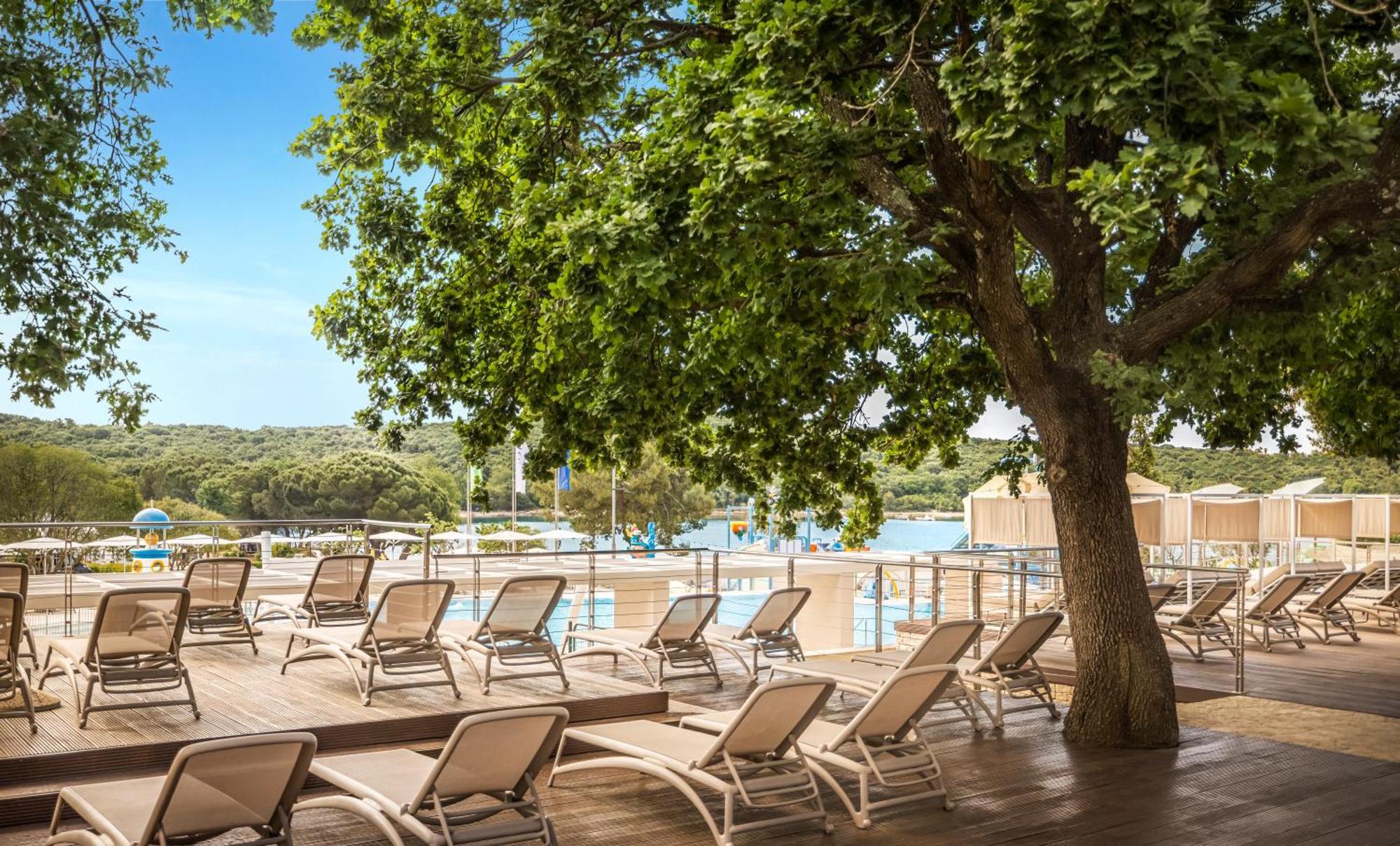 Maistra Camping Vestar Mobile Homes Rovinj Exteriér fotografie The swimming pool at the hotel