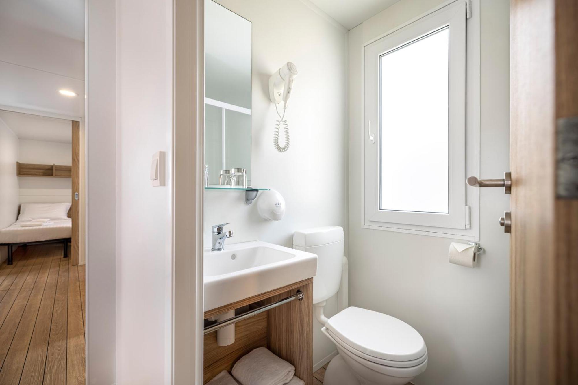 Maistra Camping Vestar Mobile Homes Rovinj Pokoj fotografie Bathroom in a mobile home