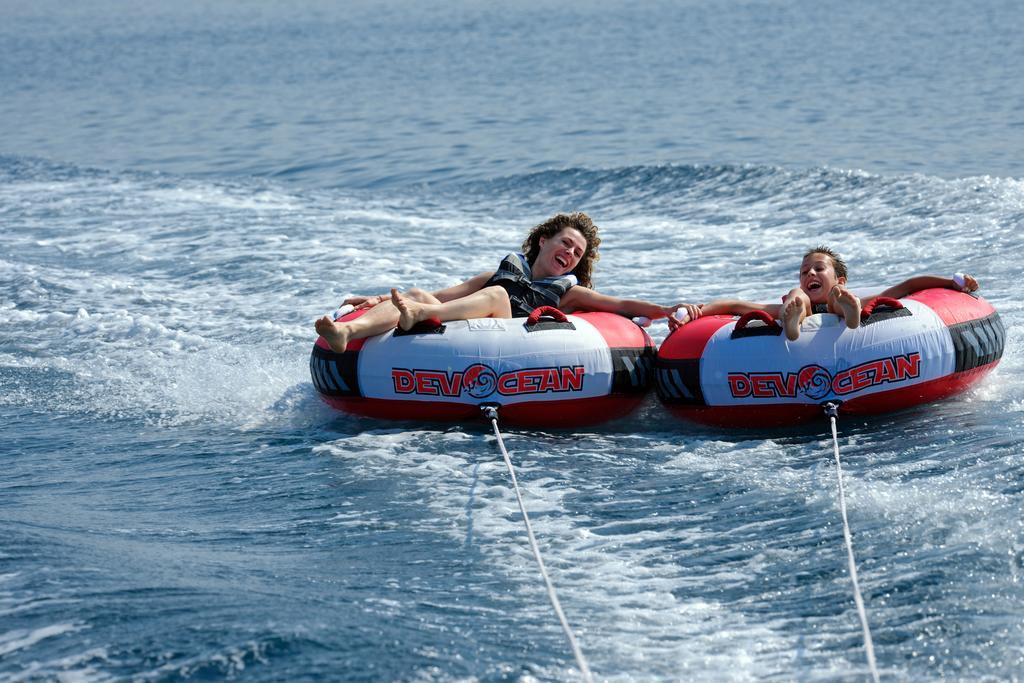 Maistra Camping Vestar Mobile Homes Rovinj Exteriér fotografie A tube being towed