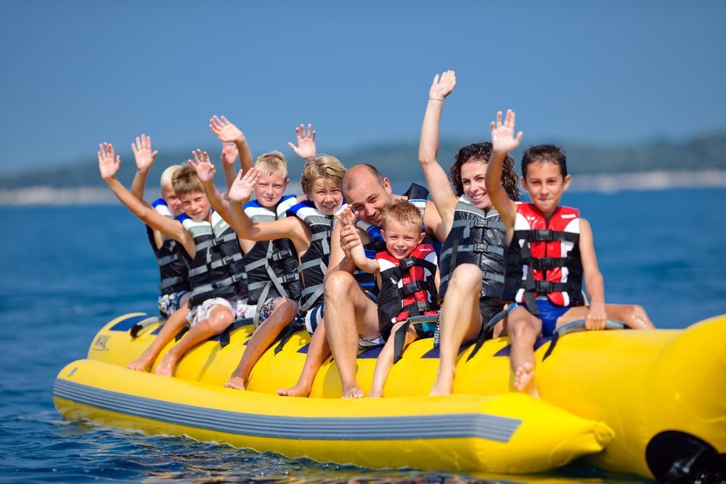 Maistra Camping Vestar Mobile Homes Rovinj Exteriér fotografie A banana boat