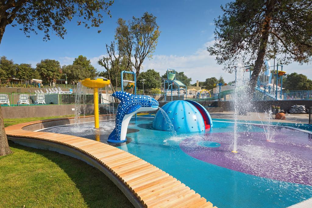 Maistra Camping Vestar Mobile Homes Rovinj Exteriér fotografie Splashpad at the Village