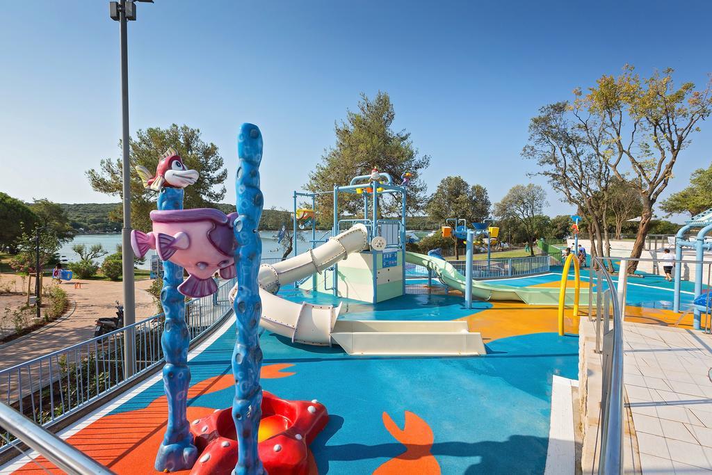 Maistra Camping Vestar Mobile Homes Rovinj Exteriér fotografie The playground at the resort