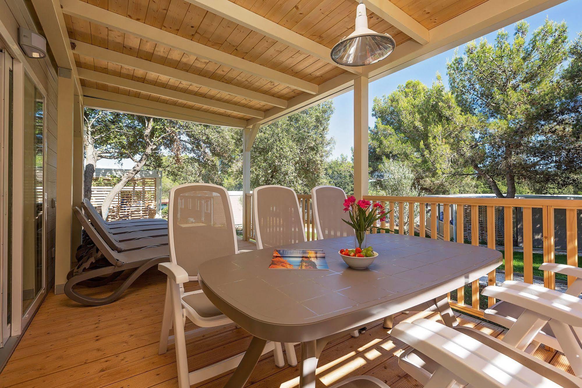 Maistra Camping Vestar Mobile Homes Rovinj Exteriér fotografie A veranda