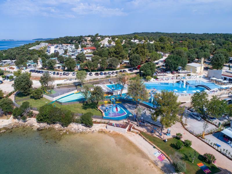 Maistra Camping Vestar Mobile Homes Rovinj Exteriér fotografie Aerial view of the resort