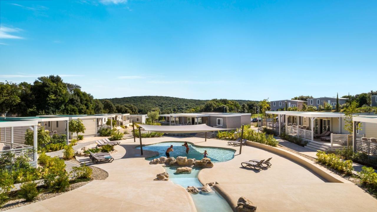 Maistra Camping Vestar Mobile Homes Rovinj Exteriér fotografie The resort's swimming pool